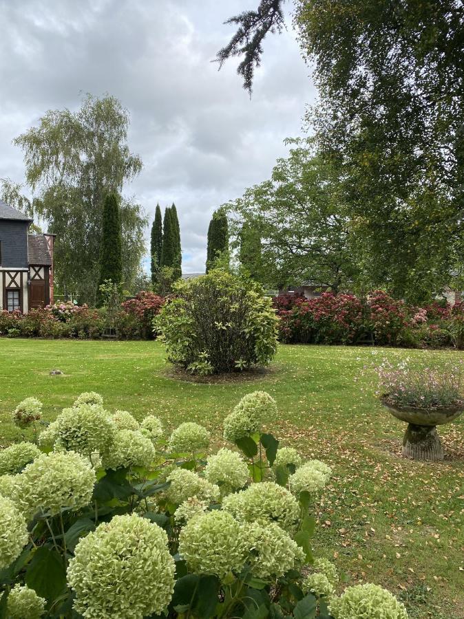 Logis Le Clos Deauville Saint Gatien Экстерьер фото