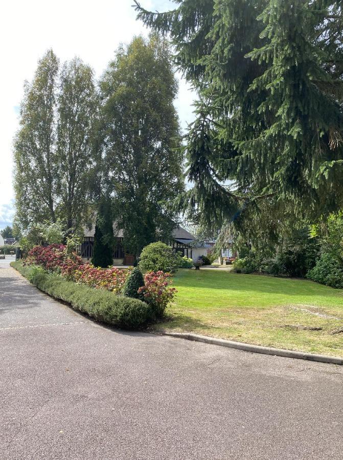 Logis Le Clos Deauville Saint Gatien Экстерьер фото