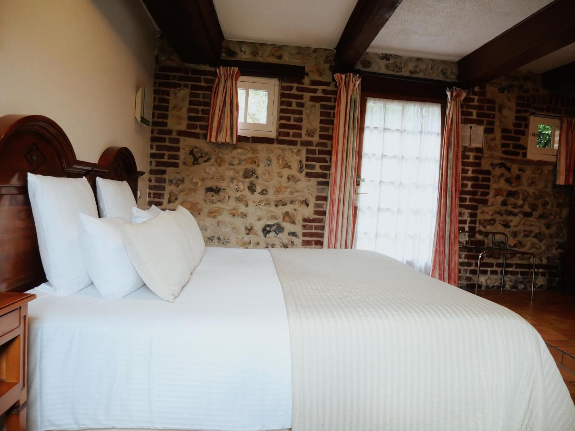 Logis Le Clos Deauville Saint Gatien Экстерьер фото